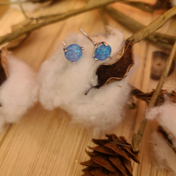 💙💙BACK IN STOCK💙💙INSANELY GORGEOUS!! BLUE GenuineOPAL Martini Cut Studs 💙💙 - Picture 10 of 11